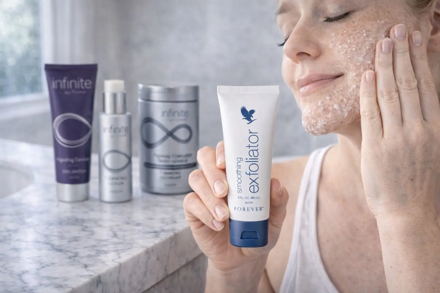 Smoothing Exfoliator in einer Produkt- und Alltagsszene